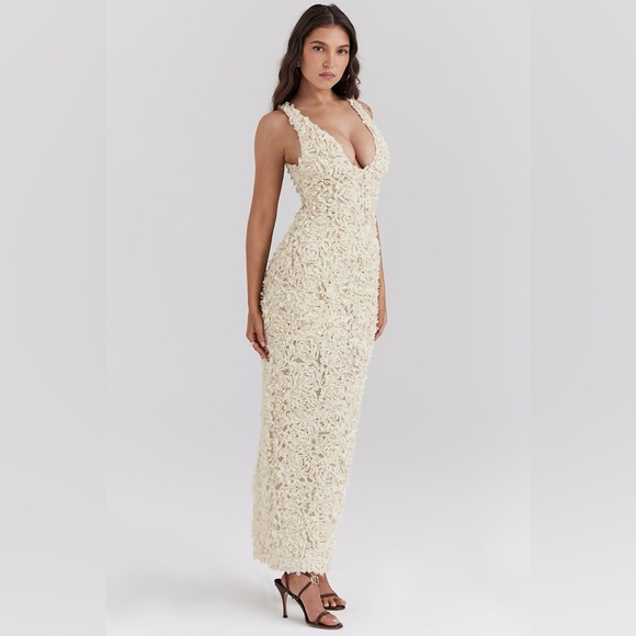 NWOT House of CB CARENA CREME PLUNGE FLORAL APPLIQUÉ MAXI DRESS - Picture 4 of 13
